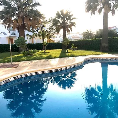 Lejlighed Spacious Pool & Patios