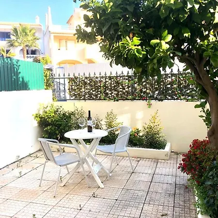 Spacious Pool & Patios Lejlighed